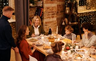 Leg je gasten in de watten