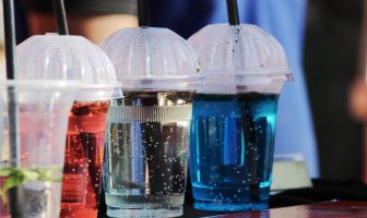 Kies voortaan voor goede recyclebare plastic glazen!